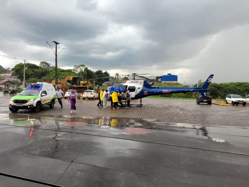 Helicptero do Samu de Maring PR auxilia socorro de vtimas em acidente entre trem e nibus escolar Foto Rodrigo GrandoRPC