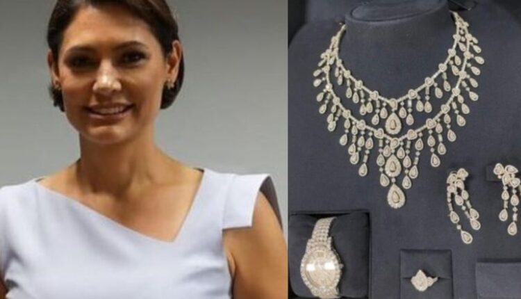 Governo Bolsonaro tentou trazer ilegalmente milhoes em joias para Michelle
