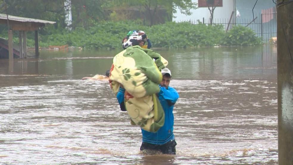 Chuva forte causa estragos em cidades do RS Foto Reproduo RBS TV