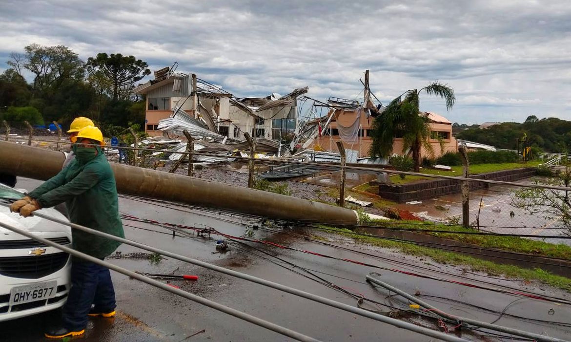 Defesa Civil confirma uma morte aps passagem de ciclone no RS - Notcia Toda Hora
